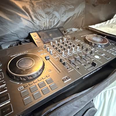 Denon SC LIVE 4 Standalone 4-Deck DJ System w Case image 1
