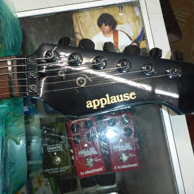Applause HSS , Strat Style : 2 Vol, 1 Tone , 5 Way Switch , Mini Toggle Locking Tremolo - Re-Painted Crackle Green image 3