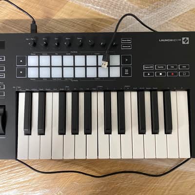 Novation Launchkey 25 MK3 MIDI Keyboard Controller 2020 - Present - Black