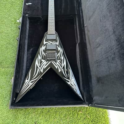 B.C. Rich Kerry King Signature KKV Tribal Flying V 2000er - Black image 3