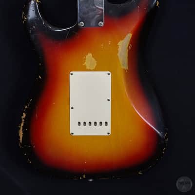 Fender Stratocaster from 1964 in sunburst finish with orignal case image 4