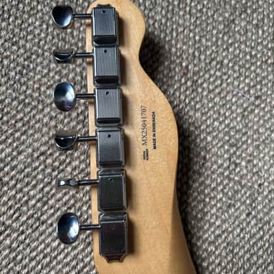 Left Handed Fender Player Series 2 Telecaster - Hialeah Yellow image 7