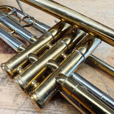 Getzen 300 Series Bb Trumpet w/Case image 9
