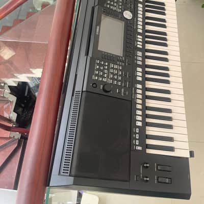 Yamaha PSR-S975 61-Key Arranger Workstation 2010s - Black image 2