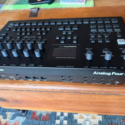 Elektron Analog Four MKII 4-Voice Tabletop Analog Synthesizer 2020 - Present - Black image 4