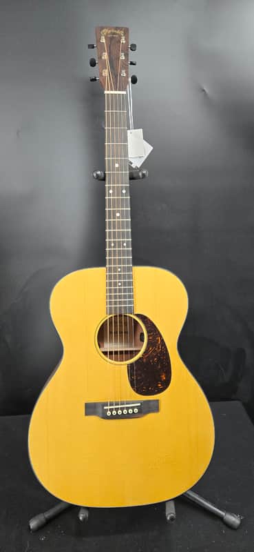 MARTIN ROAD SERIES 000-10E RETRO ACOUSTIC ELECTRIC GUITAR - $999.99 (40% off)