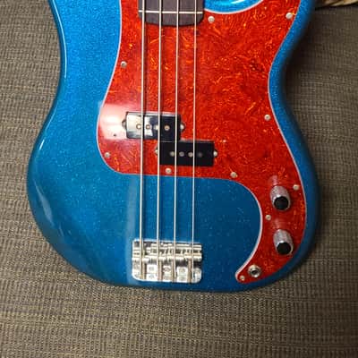 Fender Japan 1991-92 “Order Made” ’62 Reissue Precision Bass – Lake Placid Blue Sparkle w/ Matching Headstock image 2