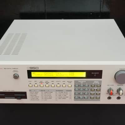 AKAI S950 Rare Classic 80's Vintage 12 bit LO-FI 2U Rack Sampler - 100V image 5