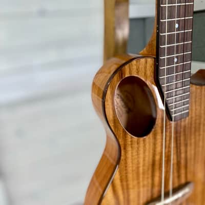 Kala Revelator Night Owl Acacia Electric Acoustic Tenor Ukulele With Bag 2026 - Natural image 6