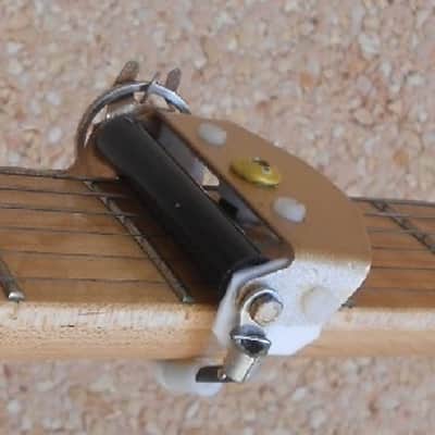 6th Finger Rolling Capo - Gold.  Fastest in the world ! image 5