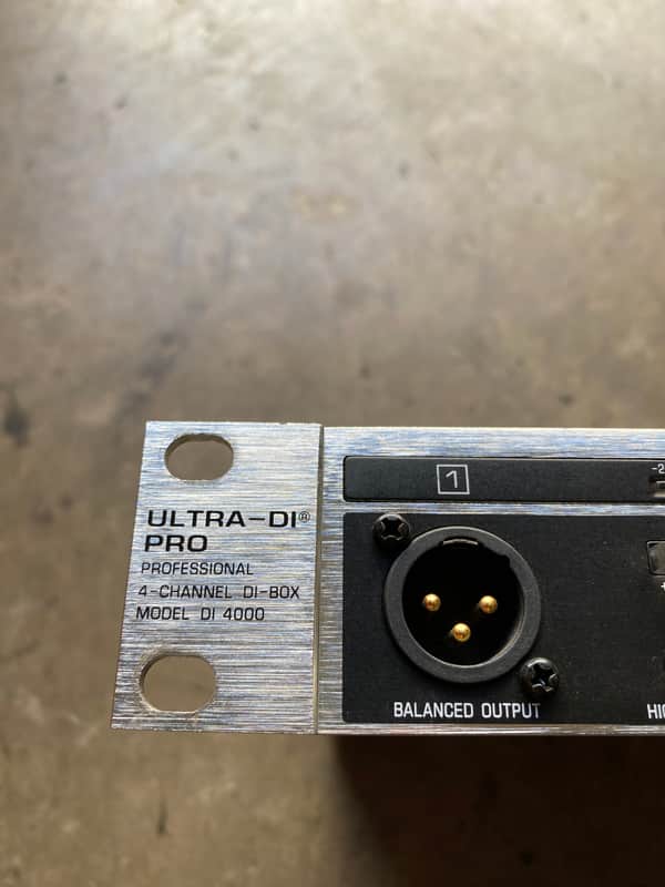 Behringer Ultra-DI Pro DI800 Phantom Powered 8-Channel Direct Box Behringer Ultra-DI Pro DI800 Phantom Powered 8-Channel Direct Box