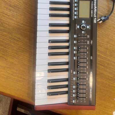 Behringer DeepMind 12 49-Key 12-Voice Polyphonic Analog Synth 2016 - Present - Black image 2