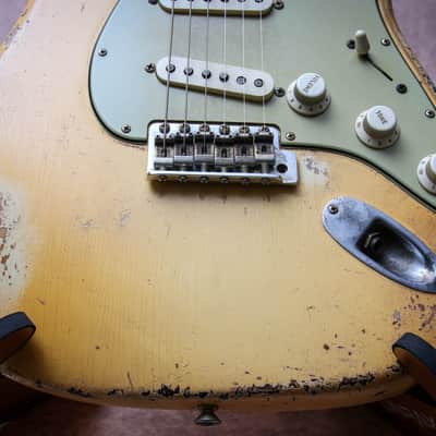 FENDER USA Masterbuilt '61 Reissue Stratocaster Heavy Relic *Vincent Van Trigt " Vintage White + Rosewood" (2024) image 8