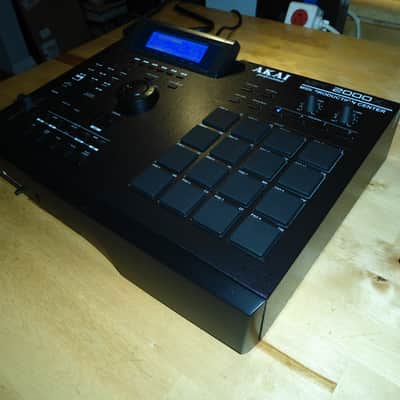 Akai MPC 2000XL Custom Black w/Blue LEDs & Black PADs 1GB CF Drive 32MB RAM imagen 10