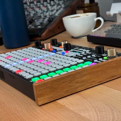 Synthstrom Deluge - OLED display - with case image 4
