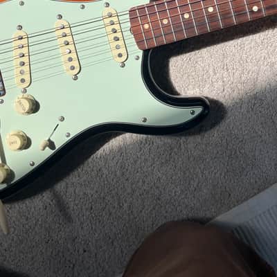 Fender Vintera '60s Stratocaster with Pau Ferro Fretboard 2019 - Present - 3-Color Sunburst image 5