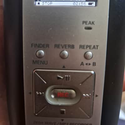 Edirol by Roland R09HR 2008 - 24-bit/96kHz Portable Recorder - Black image 2