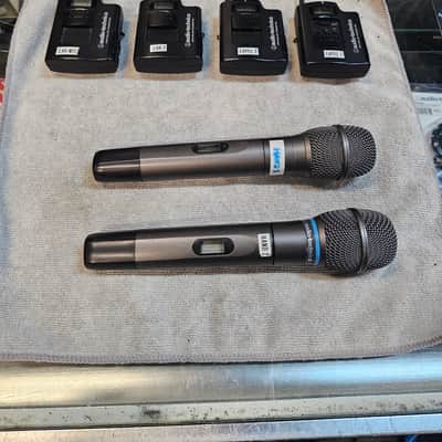 Audio-Technica 3000 series wireless ststems with antenna distro image 2
