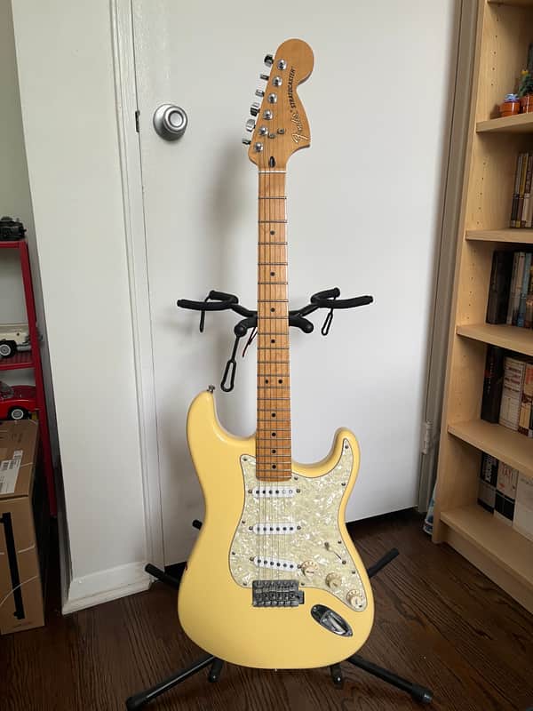 Fender Deluxe Roadhouse Stratocaster with Maple Fretboard 2014 - 2015 - Vintage White image 1