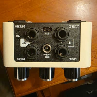 Universal Audio Astra Modulation Machine 2021 - Present - White image 2