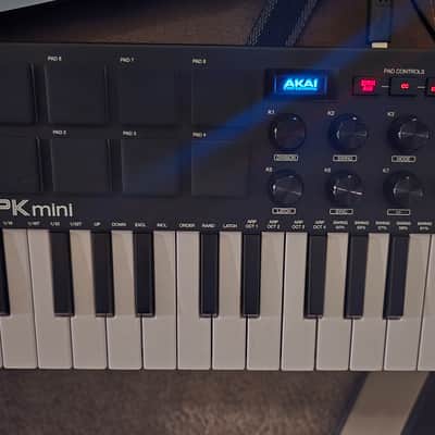 Akai MPK Mini Play MKIII Portable 25-Key MIDI Controller 2022 - Present - Black image 2