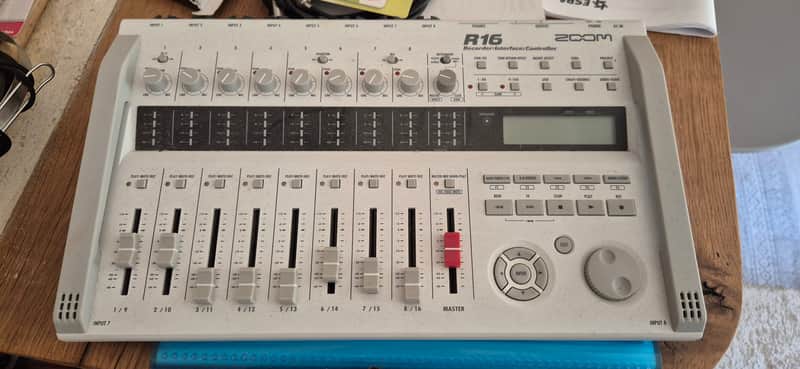 Zoom R16 USB Audio Interface / Digital Multitrack Recorder / Control Surface 2010s - White image 1