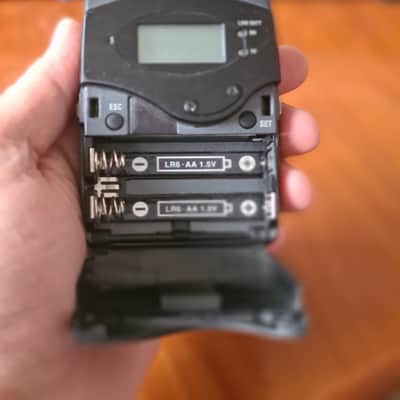 Sennheiser Sennheiser SR300 IEM G2 D (786–822 MHz) + EW300 IEM G2 Bodypack Receiver | Rack Mount | Professional Set image 11