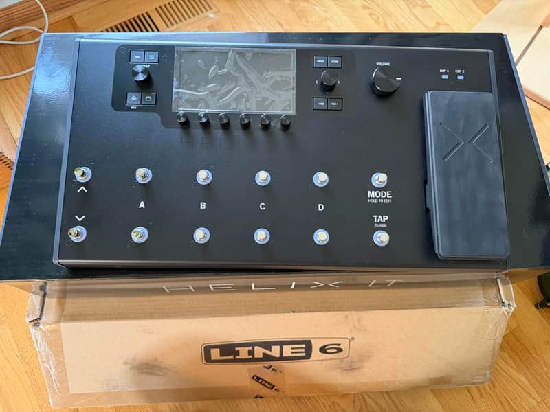 Line 6 Helix LT 2017 - Present - Black (Includes Backpack) image 1