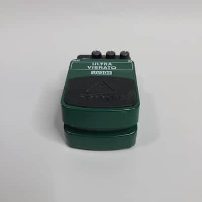 Behringer UV300 Ultra Vibrato Pedal image 10
