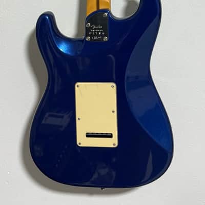 Fender American Ultra Stratocaster HSS with Rosewood Fretboard 2019 - Present - Cobra Blue image 4
