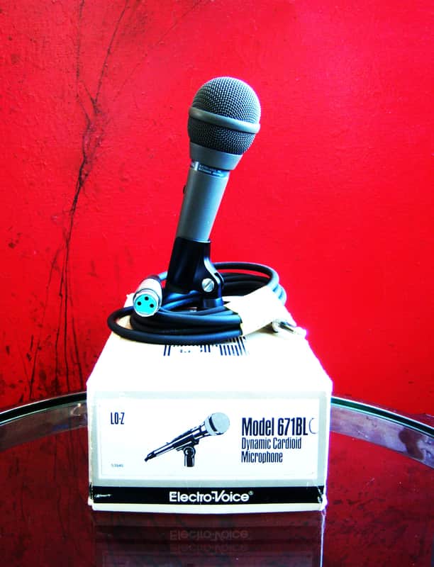 Electro-Voice 671A Handheld Cardioid Dynamic Microphone with Switch