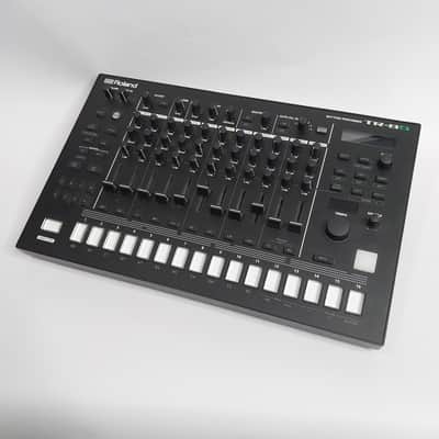Roland TR-8S AIRA Rhythm Performer with Sample Playback