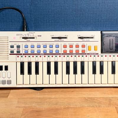 Casio PT-80 32-Key Mini Synthesizer - White w/ power supply