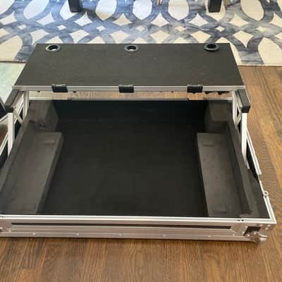EXCELLENT USED Pioneer DDJ-1000-SRT - W/ Gator Road Case image 6