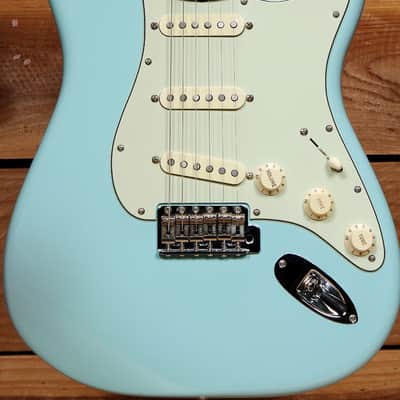 Fender Special Edition 60s Stratocaster Lacquer Daphne Blue Matching Head 29778 image 8