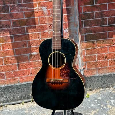 Gibson L-00 1934 - very early production w/a small Dark'burst crack free & as nice as they come ! image 2