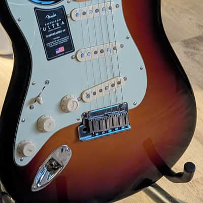 Fender American Ultra Stratocaster LEFT HAND 2021-2023 - 3 Color Sunburst image 1