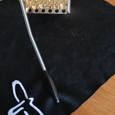 PRS Tremolo 2022 - Gold image 2