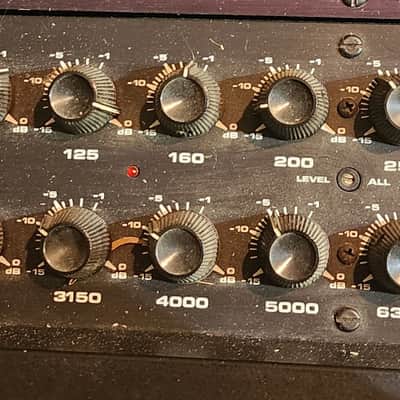 White Instruments 4200A 28-band EQ - 1970s - Black image 1