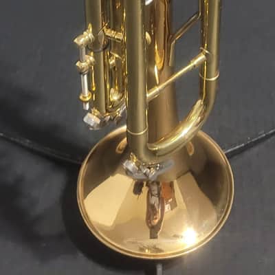 Conn 1050B Trumpet ,Hard case& mouthpiece Clear Lacquer image 10