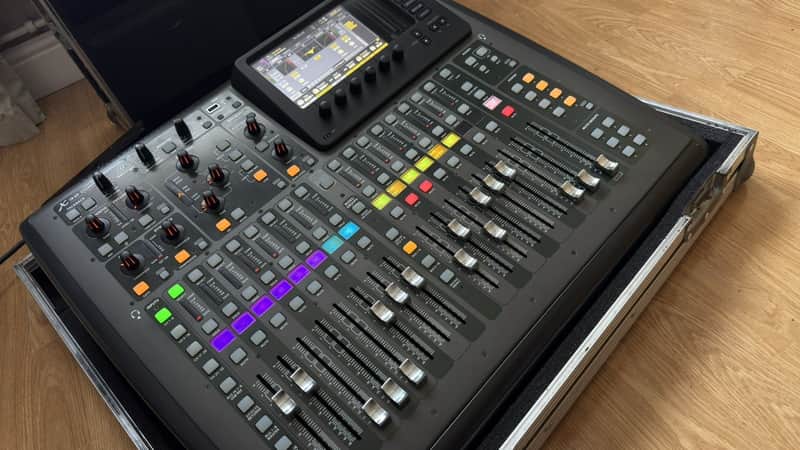 Behringer X32 Compact 40-Input 25-Bus Digital Mixing Console 2013 - Present - Standard image 1