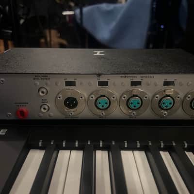 Shure M68FC Mic Mixer image 3