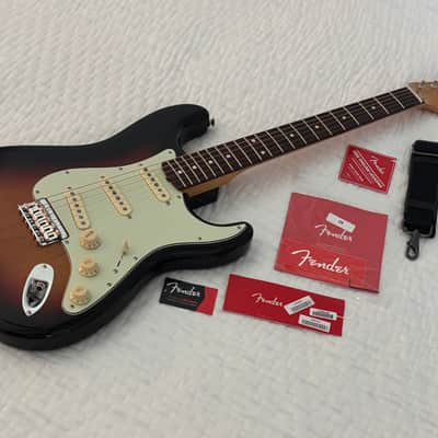 Fender Robert Cray Artist Series Signature Stratocaster 2003 - Present - 3-Color Sunburst image 1