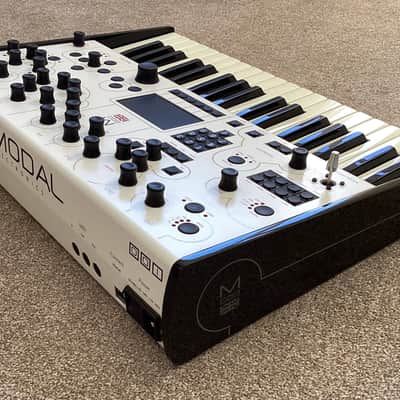 Modal Electronics 001 Hybrid Digital / Analog 2-Voice Synthesizer 2010s - White image 5