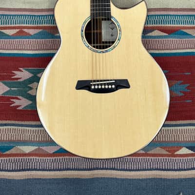 Maestro Custom 7 String Acoustic image 2