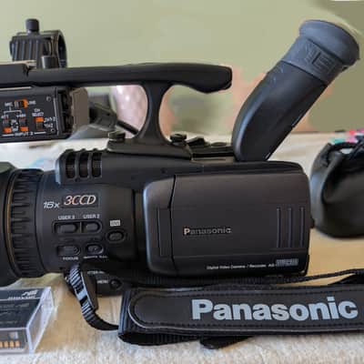 Panasonic DVC-30 Video Camera image 2