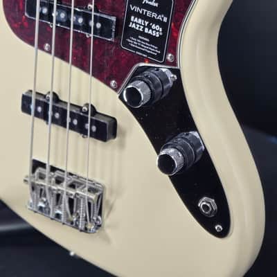 Fender Vintera® III Early '60s Jazz Bass®, Rosewood Fingerboard, Olympic White image 4