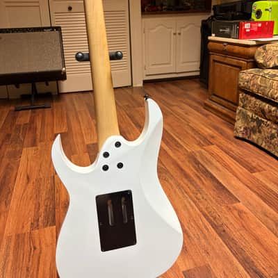 Ibanez RG450MB Modified with a DiMarzio Super Distortion in the bridge and a Air Norton in the Neck with Case image 9