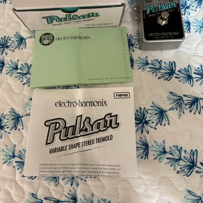 New ElHarmonix EHX Nano Pulsar Stereo Tremolo Guitar Effects Pedal image 1