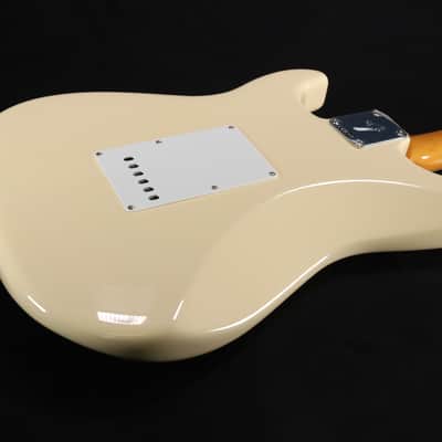 Fender Vintera III Late 60s Stratocaster Maple Fingerboard Olympic White 993 image 5